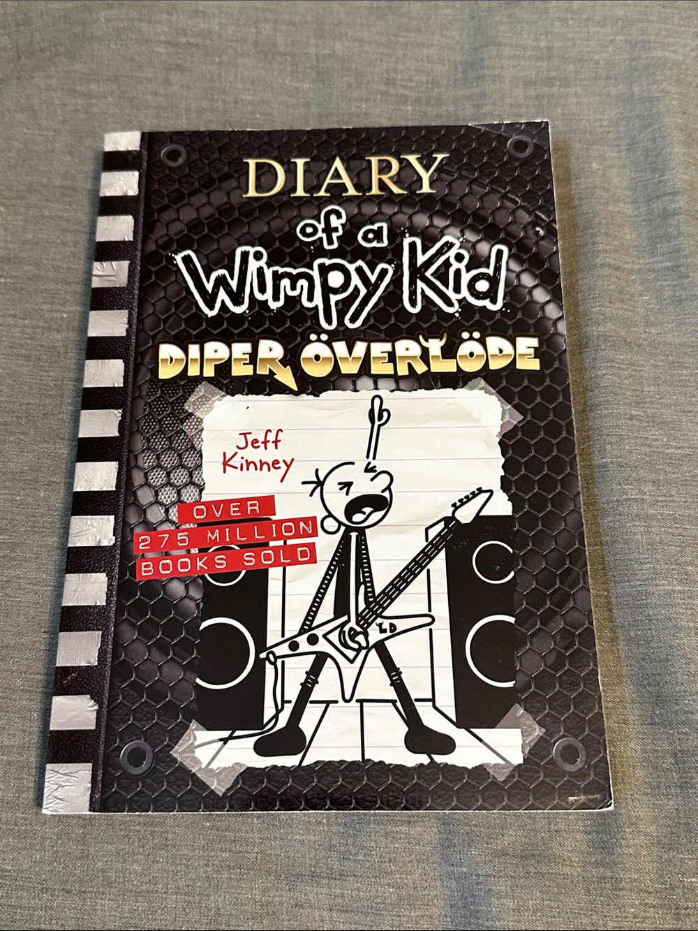 Diary of a Wimpy Kid: Diper Överlöde Paperback - Black & White Cover